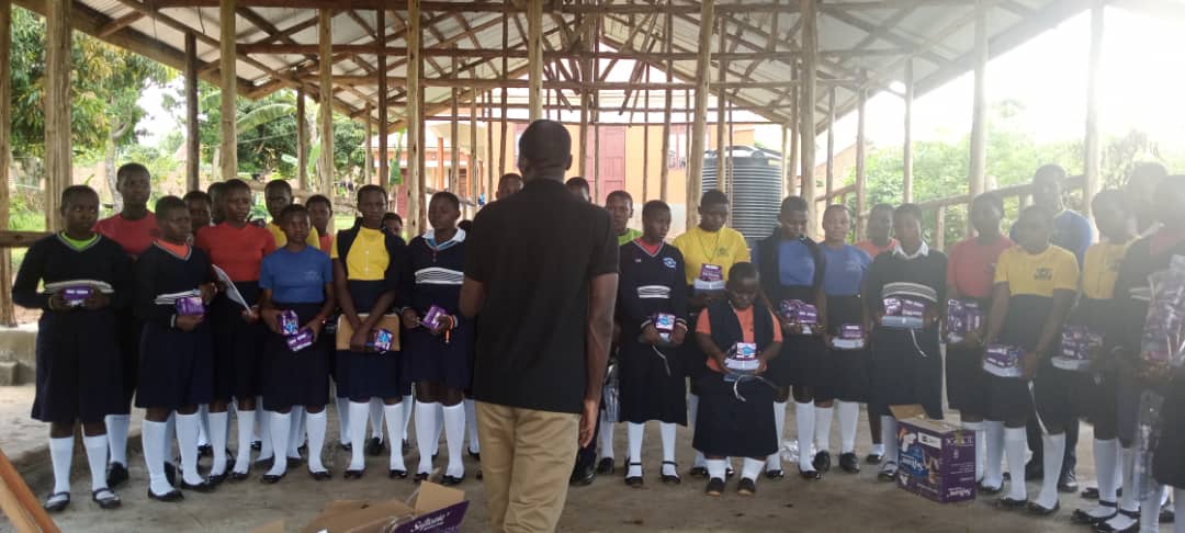 MAAssociation1's tweet photo. Second MAA Family Charity at ST MUGAGGA S.S.S JJALAMBA, Buwama MPIGI.

#maafamily
#wespreadlovenothatred https://t.co/QsEq4wxBEI
