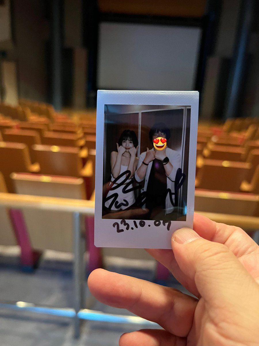 karatoshi42's tweet photo. チェウォンファンミ1部のイベ🎵
チェキツーショット😆
可愛いすぎるチェウォンが眩しい😍
#チェウォン
#Kim_Chae_Won https://t.co/bD8DECCIu7