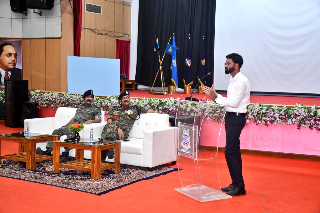 gccrpfnagpur's tweet photo. Veteran's Day was celebrated at GC CRPF, Nagpur in chief presence of Sh P R Jambholkar (DIGP, GC Nagpur), Sh G D Pandharinath(Cmdt) officers and veterans attended &amp; all were felicitated &amp; experience and grievances were heard by chief guest @WSCRPF2016 @southzone_hyd @crpfindia https://t.co/bn0FyQydB6