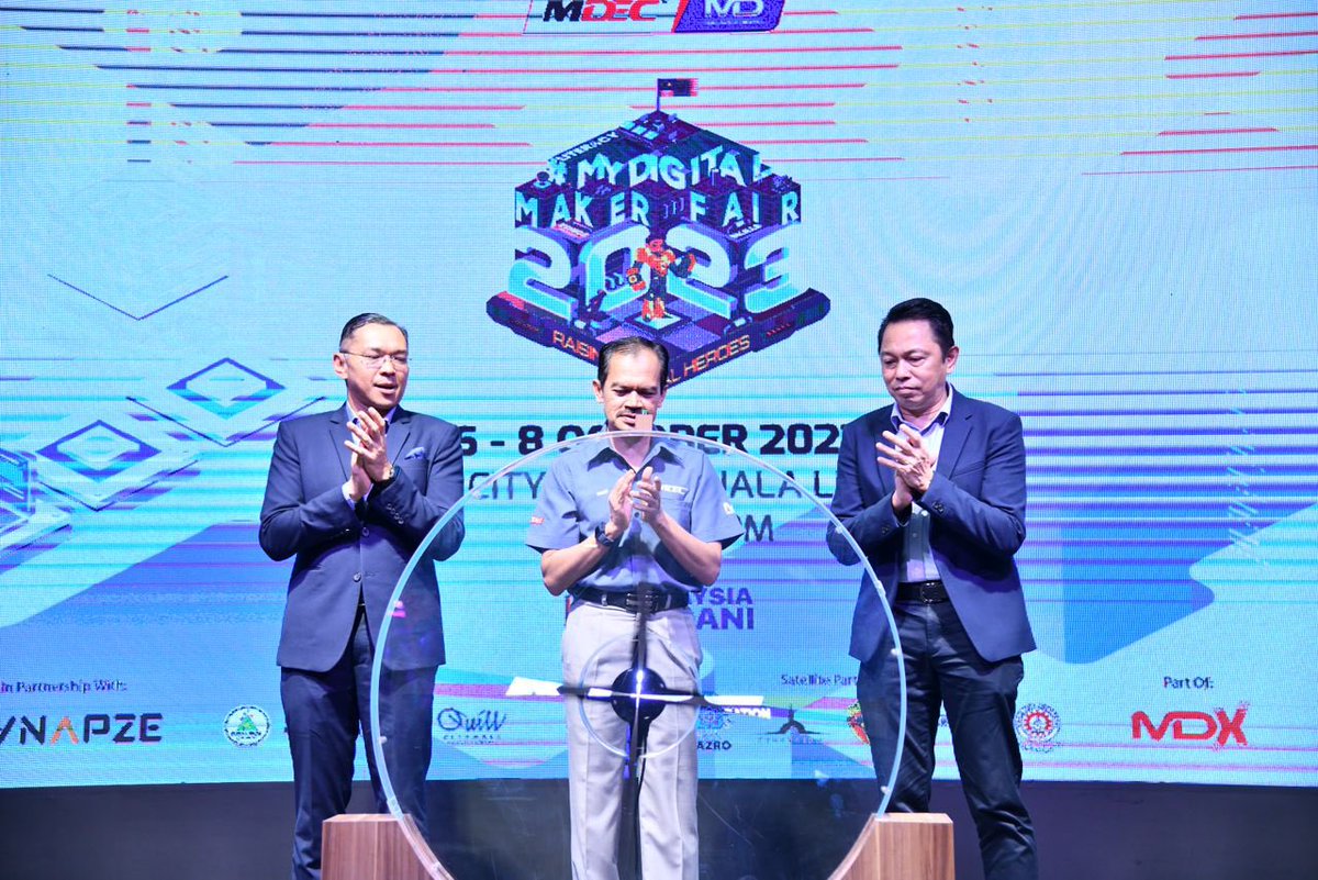 komunikasi_gov's tweet photo. Perasmian #mydigitalmaker Fair 2023 hari ini oleh Ketua Setiausaha Kementerian Komunikasi dan Digital, Datuk Mohamad Fauzi bin Md Isa di Quill City Mall, Kuala Lumpur bertujuan untuk memupuk minat pelajar sekolah dan universiti ke arah bidang teknologi digital. https://t.co/kuM3YW9VIn