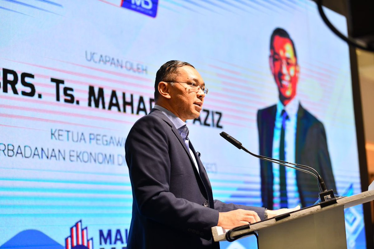 komunikasi_gov's tweet photo. Perasmian #mydigitalmaker Fair 2023 hari ini oleh Ketua Setiausaha Kementerian Komunikasi dan Digital, Datuk Mohamad Fauzi bin Md Isa di Quill City Mall, Kuala Lumpur bertujuan untuk memupuk minat pelajar sekolah dan universiti ke arah bidang teknologi digital. https://t.co/kuM3YW9VIn