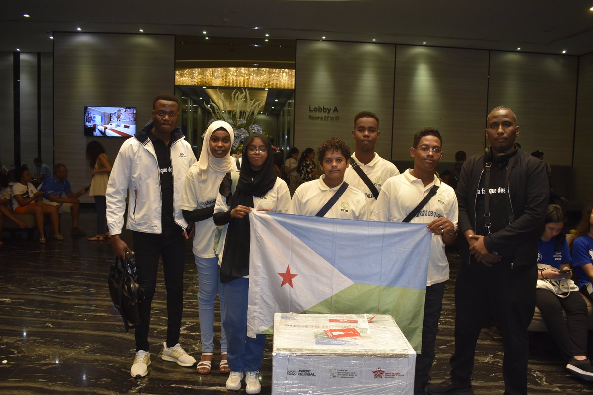Team253Robotic's tweet photo. [𝐅𝐢𝐫𝐬𝐭 𝐆𝐥𝐨𝐛𝐚𝐥 𝐂𝐡𝐚𝐥𝐥𝐞𝐧𝐠𝐞 𝟐𝟎𝟐𝟑]

🚀🇩🇯Team Djibouti Robotic est bien arrivé à #Singapour🔥🔥🔥

#TeamDjibouti #Djibouti #CTID #LaFabriqueDesTalents #Tech253 #FGC2023Singapore #FGC2023 #robotics #technology4All #STEM #STEAM #STEMeducation #innovation #Africa https://t.co/idhkCUoVo6