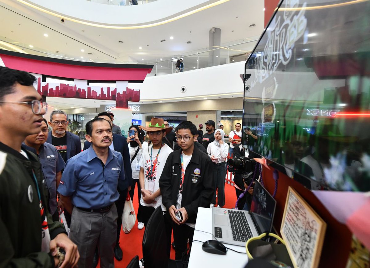 komunikasi_gov's tweet photo. Karnival #mydigitalmaker berlangsung hari ini hingga 8 Oktober 2023 yang merupakan sebahagian daripada acara Malaysia Digital Expo 2023 (MDX 2023) dengan pengalaman revolusi, kepakaran dalam bidang ekonomi digital. https://t.co/U4EFWxrT6g