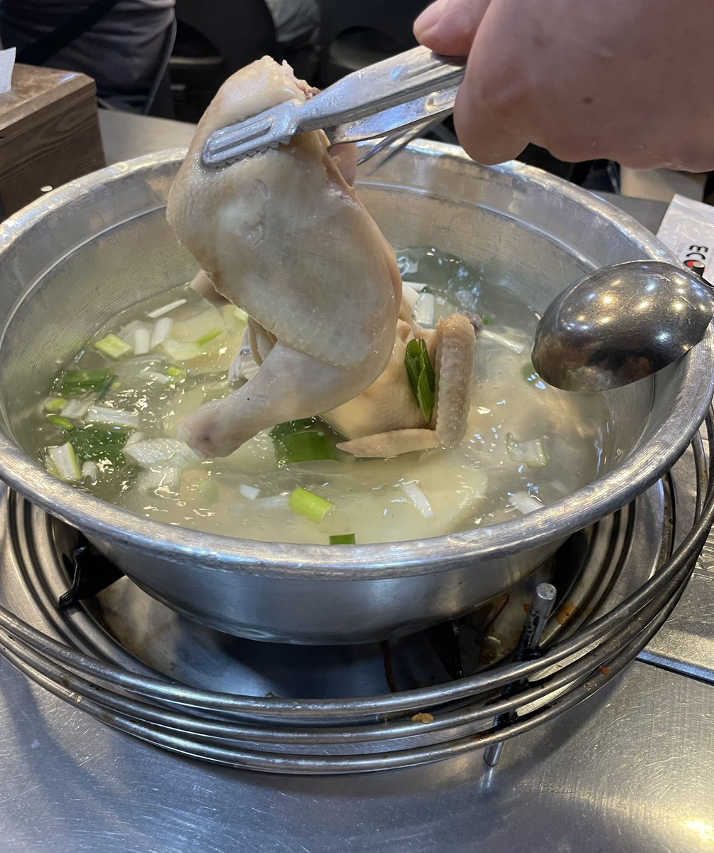ema_ym0205's tweet photo. 4年ぶりの韓国旅行行ってきました〜🫣✨

タコ鍋、タッカンマリ、明洞餃子🥟
行きたいところ制覇できた🤭

美容レーザーとコスメ爆買いも🤍
円安だけどまだまだ安くて最高です😍

@rateratenagi さん
@18427_Business さん

いつもありがとうございます🫶 https://t.co/vWQsoaespj