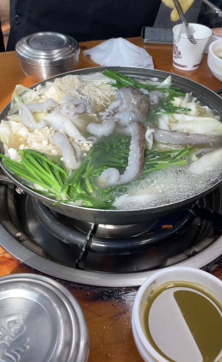 ema_ym0205's tweet photo. 4年ぶりの韓国旅行行ってきました〜🫣✨

タコ鍋、タッカンマリ、明洞餃子🥟
行きたいところ制覇できた🤭

美容レーザーとコスメ爆買いも🤍
円安だけどまだまだ安くて最高です😍

@rateratenagi さん
@18427_Business さん

いつもありがとうございます🫶 https://t.co/vWQsoaespj