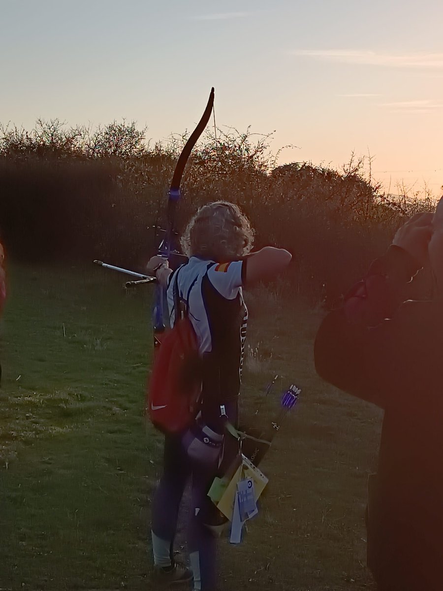 Arcosoto2's tweet photo. Buenos días desde Gargantilla del Lozoya. Tenemos a nuestra arquera de recurvo Carolina Laguna compitiendo en el Campeonato de España IFAA de campo. Mucha suerte compañera. @deportesotodelreal @sotodelreal_ayuntamiento #fmtaarchery #rfeta https://t.co/YFP50OK0Lc