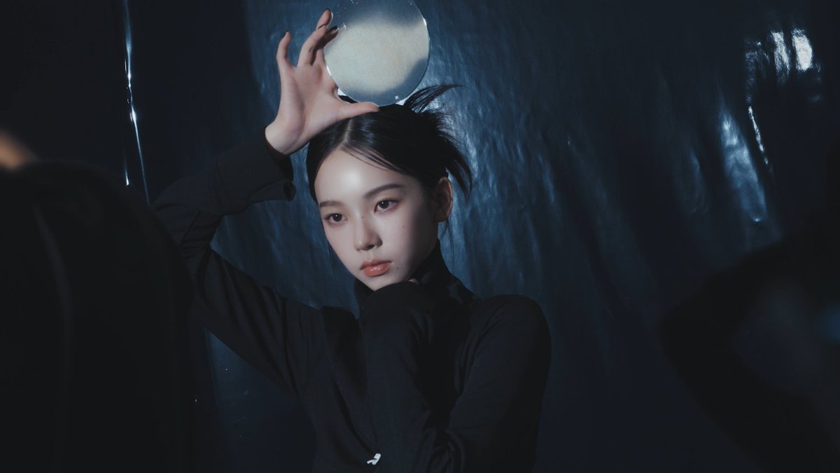 명화 같지 않아요? 🖼🖤 | KARINA courrèges VOGUE Photoshoot Behind

youtu.be/-cKW5JtR3fA

#aespa #æspa #에스파
#KARINA #카리나
#VOGUE #courreges 
#Photoshoot #Behind