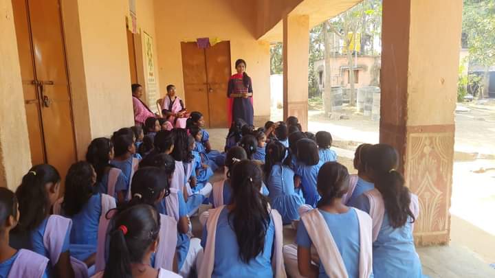 AnkiySahoo's tweet photo. Half of the world's population have periods, yet people are often embarrassed to talk about them. Awareness camp in Govt. U.P School #Rasol in #Dhenkanal District.
@narendramodi @SmritiIraniOffc @nsitharaman @MoiraDawa @shokonoda @paramiyer_
#ankitasahoo https://t.co/O7S9jk2s6m