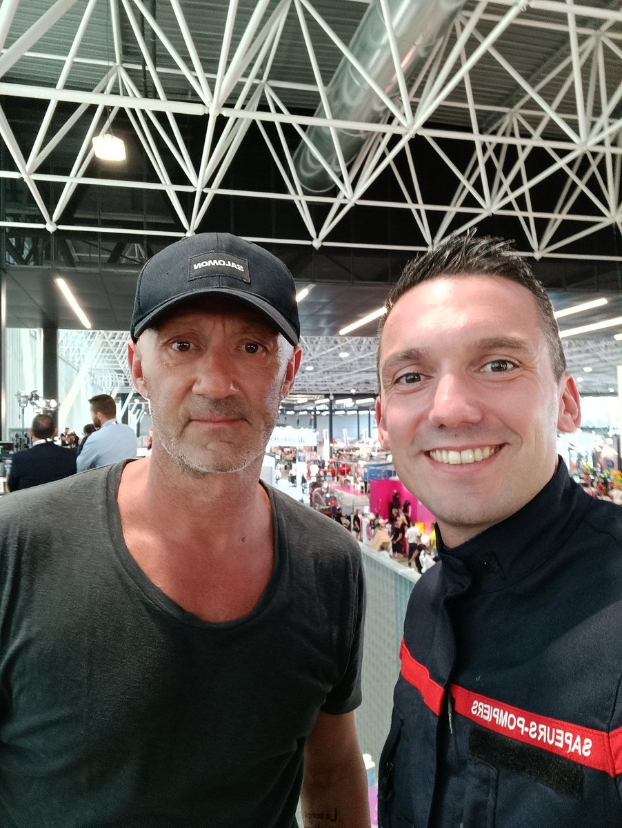 AurelienTemplon's tweet photo. @cnspf2023 - Esprit d'équipe, dépassement de soi, solidarité, entraide... valeurs communes entre le sport et les sapeurs-pompiers.
Au détour d'une émission, rencontre avec un de nos grands champions, ambassadeur de nos valeurs 💪. https://t.co/dutUUYT3O1