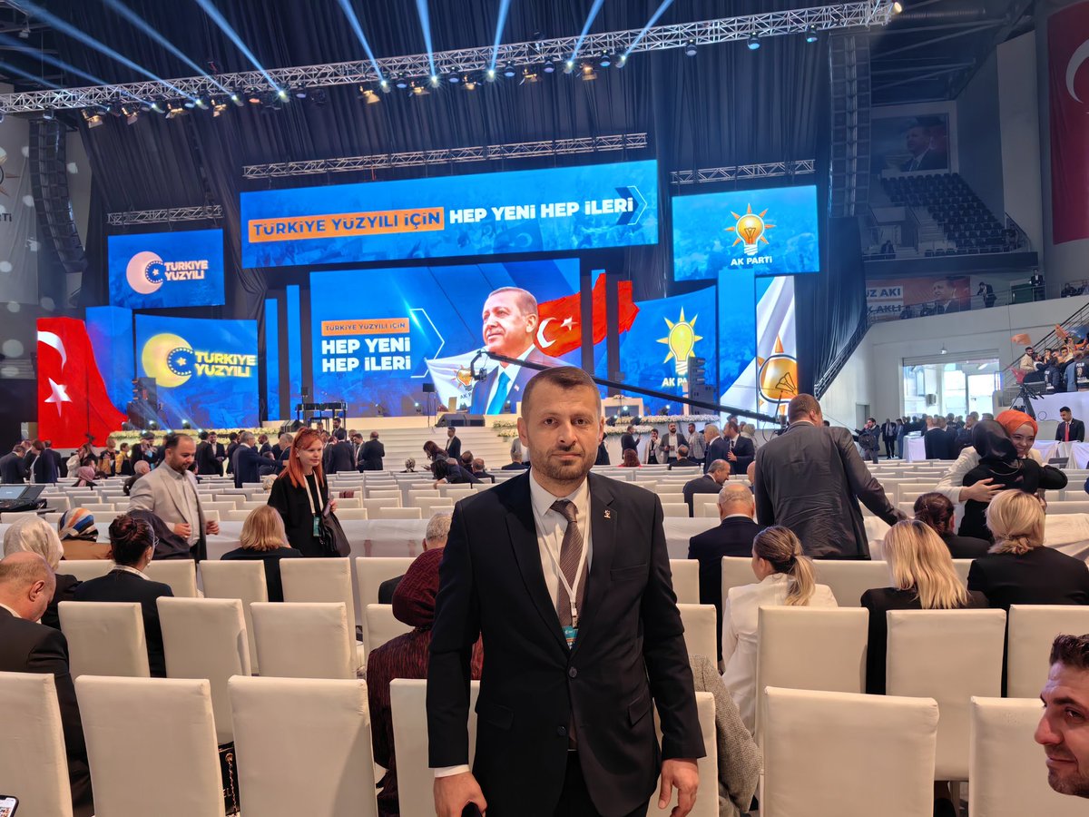 Atillayaris47's tweet photo. AK Parti 4. Olağanüstü Büyük Kongre için Ankara Spor Salonundayız.

Şenlik havasında gerçekleştirilen kongremizin partimiz ve ülkemiz için hayırlara vesile olmasını temenni ediyorum.

#AtillaYarış
#AkPartiMidyat
#AkPartiMardin
#HepYeniHepİleri https://t.co/JkqthBstnQ