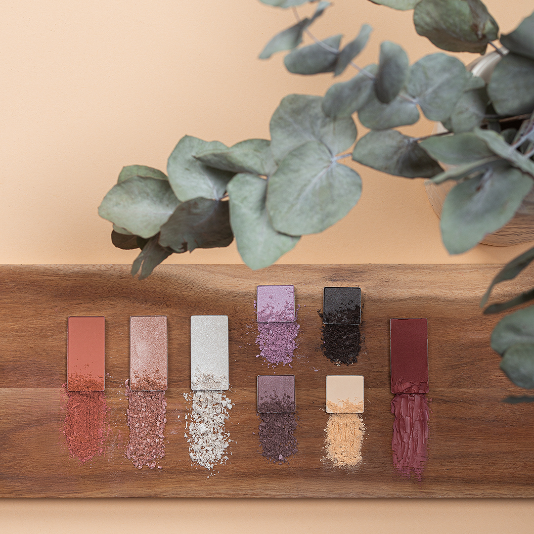 It is pretty bleak outside.  One thing that isn't bleak is our stunning Stockholm palette!

It contains four eyeshadows, one blusher, one lip and cheek combo and two shimmering highlighters.  

As they would say in Sweden, Köp det nu!

benecos.uk