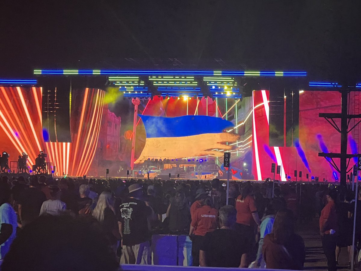 Hey #Ukraine people, you have around 100000 allies at the #Powertrip festival in California! #gunsnroses
