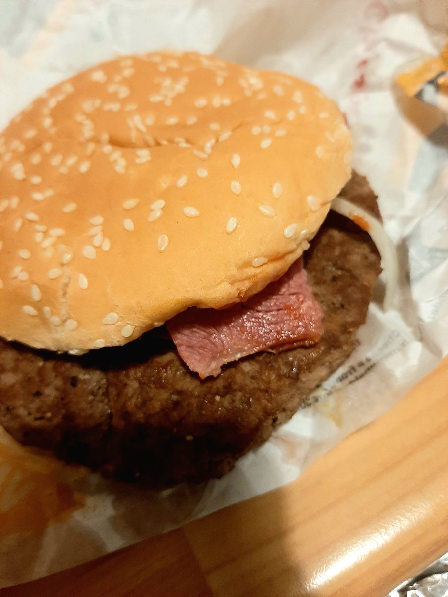 frenchcandie's tweet photo. My @McDonaldsFrance take-out burger yesterday!!! More like a Big Royal Bacon Mess !!!! #jokes #fastfood #McDonalds #RoyalBacon #ComansCaffarelli #Toulouse https://t.co/OzUZBgE6Nl