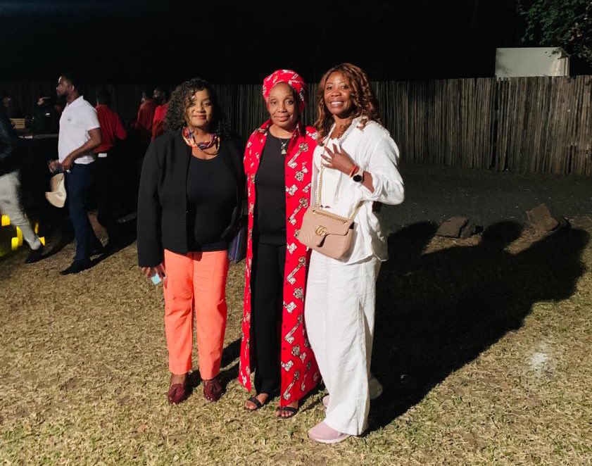 ThandieMwape's tweet photo. @Mulengakapwepwe Happy Birthday ba Mulenga! We treasure so much! Lots of love and may you continue to RISE!
📷 :Livingstone #ShiftingMindsets 🇿🇲 cc @NkanduMaureen ❤️ https://t.co/T3uSthVqDK