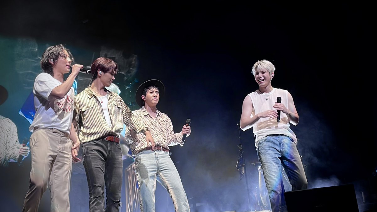 JustGee1's tweet photo. Cant believe it's over.
I have major post concert blues.... 😢😭
너무 보고 싶어요
#TheRoseDUAL #DAWNTODUSKTour #TheRoseInPortland #TheRose #TheRoseTour #BlackRose https://t.co/avR9qZp5If