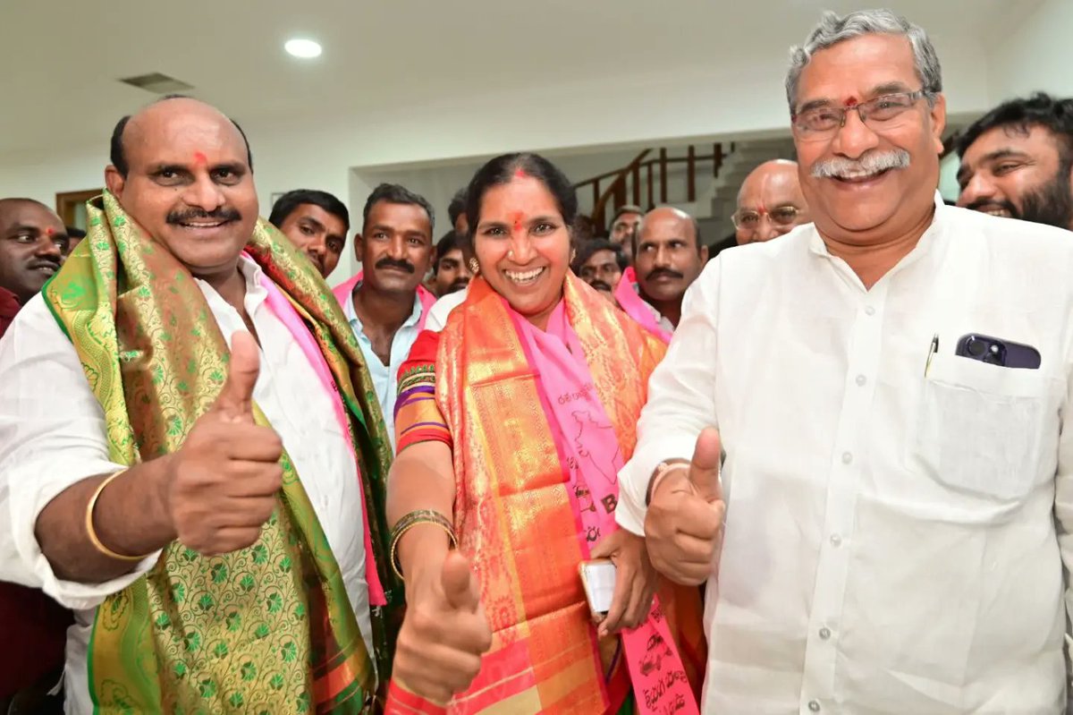 KantareddyT's tweet photo. బీఆర్ఎస్ వర్కింగ్ ప్రెసిడెంట్,మంత్రి @KTRBRS గారి సమక్షంలో @BRSparty లో చేరిన మెదక్ జిల్లా నాయకులు శ్రీ కంఠారెడ్డి తిరుపతి రెడ్డి గారు...

@BRSHarish @TelanganaCMO
@padmadevenderr1
#kantareddythirupathireddy #Medak #KTR #BRSParty #KCR #HarishRao  #Telangana #brsgovernment https://t.co/Ba7NzVq39H