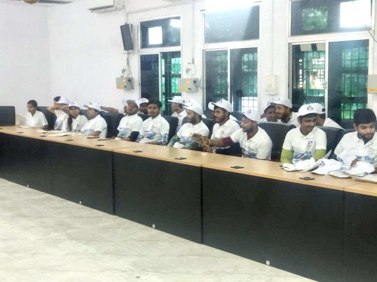 IndianStandards's tweet image. BIS Patna Branch Office organized a training session at MIT Muzaffarpur where 50 enthusiastic volunteers were prepared for the Youth-to-Youth Connect campaign.  
#YouthConnect #BISStandards #BIS #Patna
