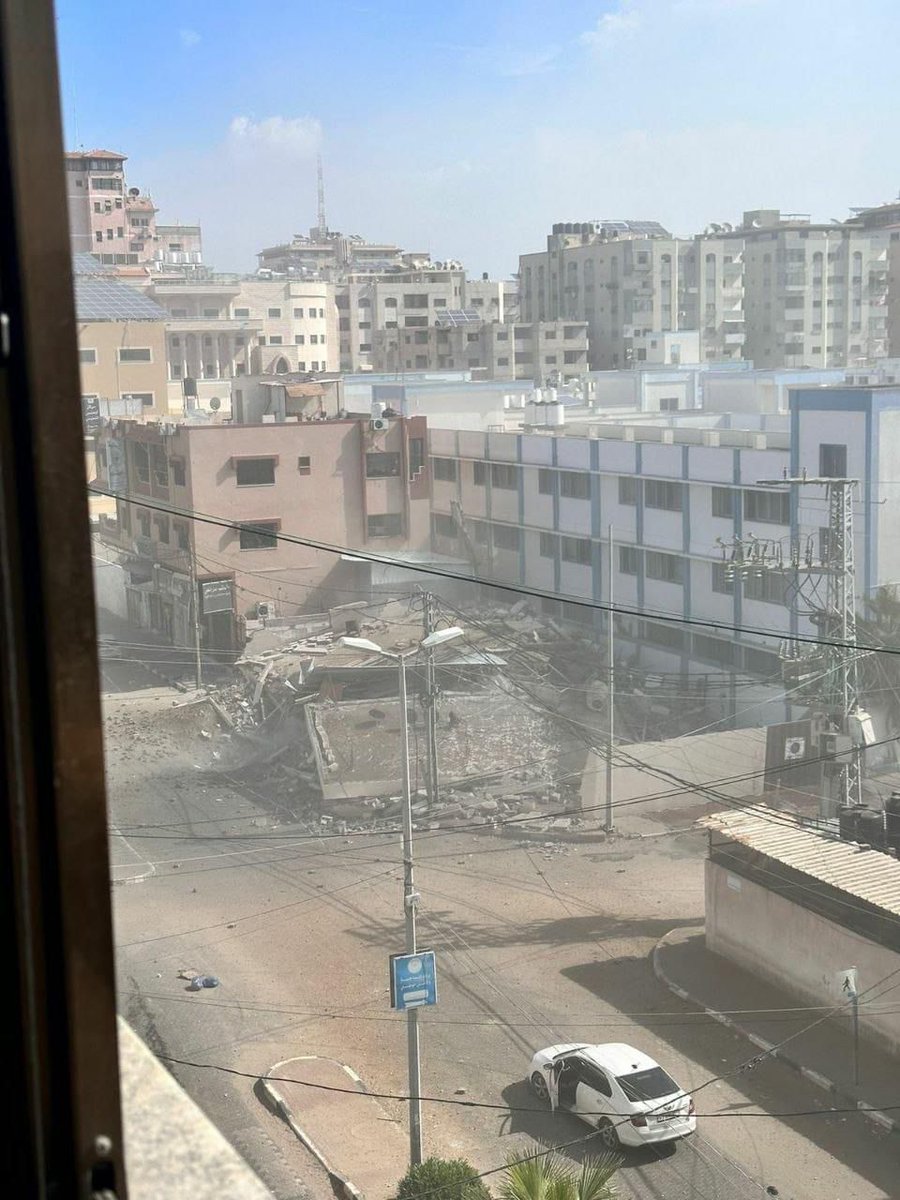 LaylaKh87004292's tweet photo. Israeli occupation warplanes strike a Palestinian home in Tal Al-Hawa area in the besieged Gaza Strip.
#GazaUnderAttack https://t.co/DanGweCR59