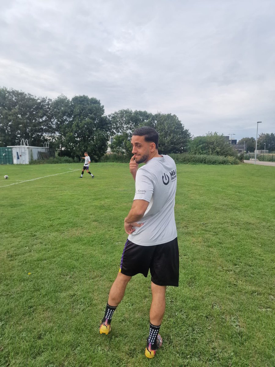 WSMFCRES's tweet image. Game day! We are away to @houghtonwytonfc today with a 3pm kick off 💜💜💜