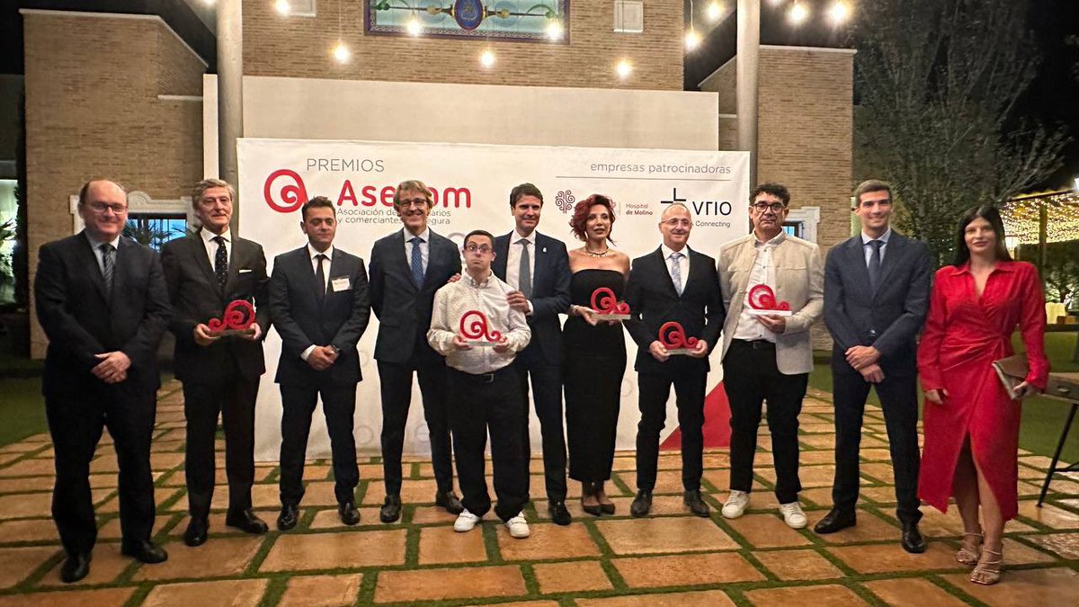 RM_Hacienda's tweet photo. 🏆 Gala 14 aniversario de @ASECOM_Murcia.

Enhorabuena a los premiados.

Un reconocimiento al trabajo, esfuerzo y dedicación. https://t.co/unYEd1qx0F