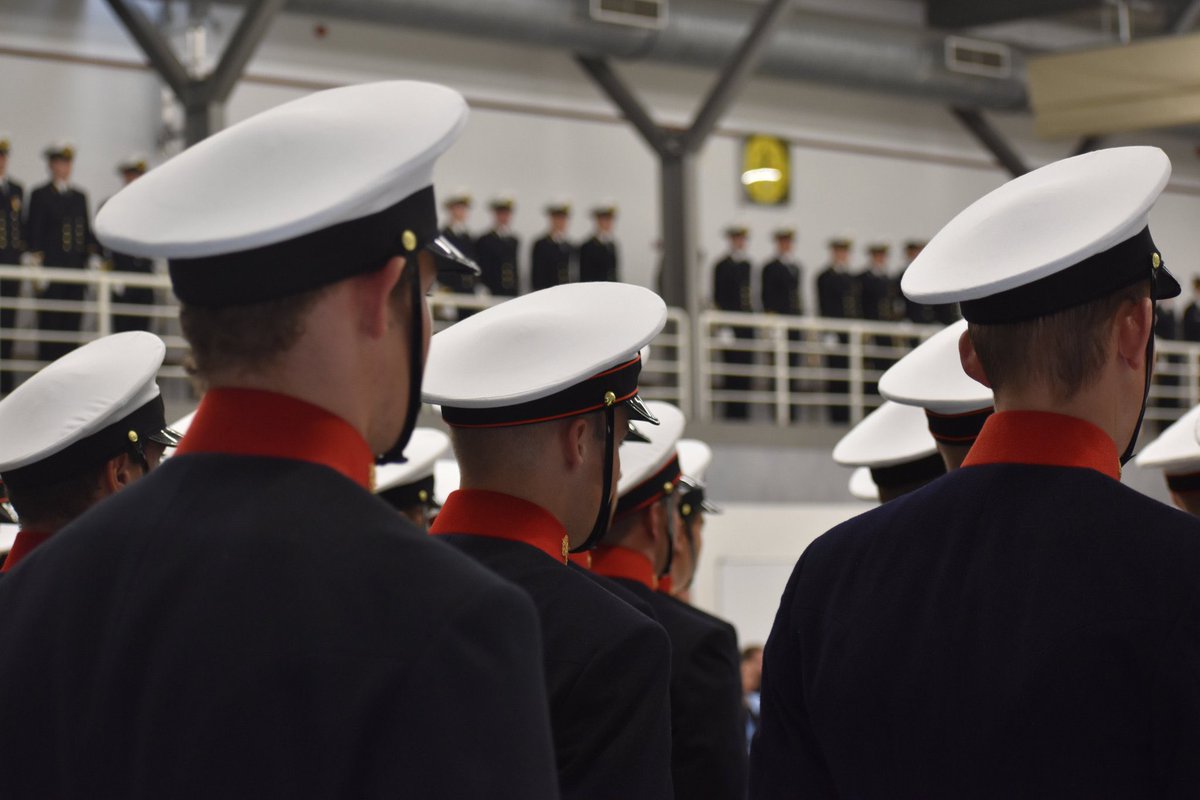 Ray15Kramer's tweet image. Gisteren namens @FMW_NLDA aanwezig bij de installatie van ruim 100 nieuwe adelborsten @kon_marine van de lichting 2023 na afronding MIP. Prachtige ceremonie op het KIM in het bijzijn van genodigden, familie en vrienden. “Kennis is macht, karakter is meer”. Van harte gefeliciteerd