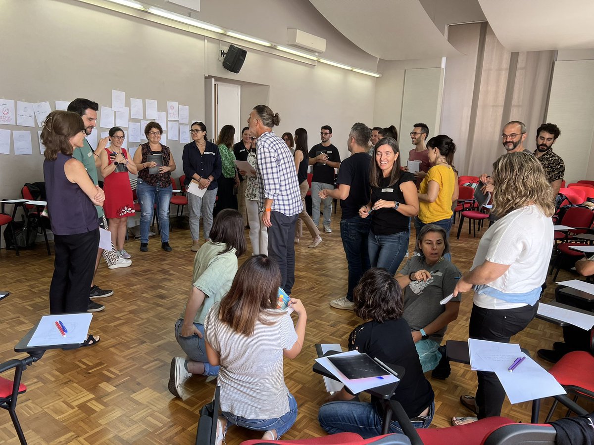 eAdmGovernObert's tweet photo. En @kaos_xavier de @Coperfield4sg ens ajuda a trencar barreres i crear xarxa entre nosaltres al taller de “Metodologies disruptives de treball en equip” d’aquest matí. 

📌 l’objectiu del taller = crear equips de treball pel TF 

#postgrauGovObert #postgraueAdmGovObert https://t.co/GbMPEf5vOR