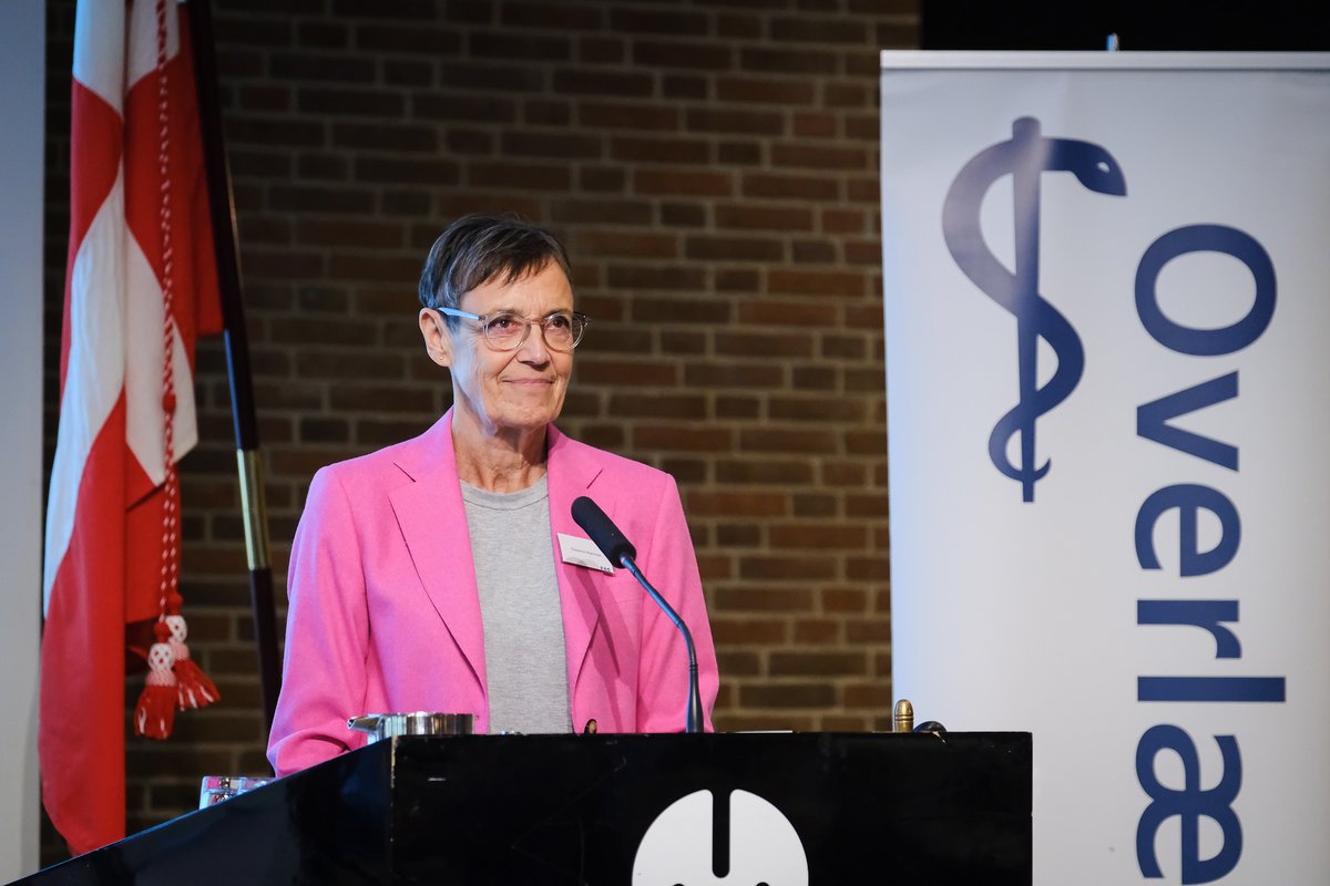"Ingen kan løse sundhedsvæsnets problemer uden stærk lægefaglig ledelse. Det kræver at vi overlæger tager ledelsesansvaret på os og at politikere tager deres ansvar på sig og sikrer rammer, der gør det muligt at løse ledelsesopgaven"
<a href="/SWammen/">Susanne Wammen</a> på <a href="/Overlgeforening/">Overlægeforeningen</a> rep.møde #sundpol