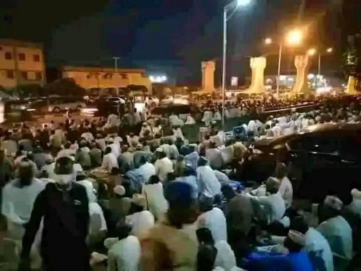 el_uthmaan's tweet photo. Ba Sallar Idi ba ce ko Juma'a. Taron Masoya Alkur'ani ne suke sauraron Tafsirinsa!

Tafsirin Gadon Kaya kenan, na Dr. Sani R/Lemo.

- Assadiq Assalafy https://t.co/782yOuIxxX