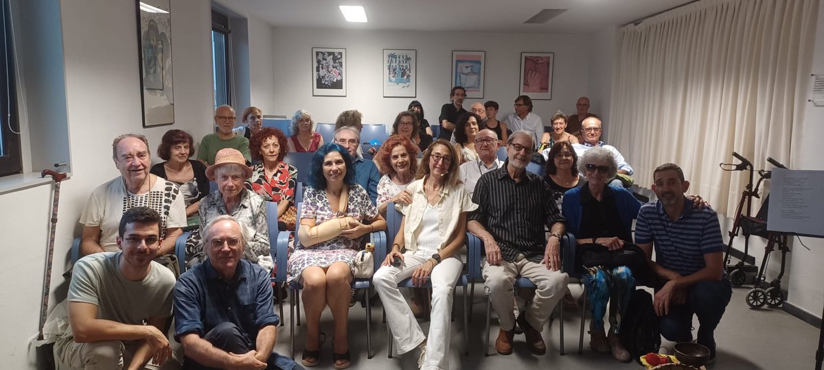 LaberintoAriadn's tweet photo. Imágenes de la presentación del poemario “Montse” de Rosmarí Torrens. Una celebración de la vida y caricia para los sentidos #poesía #literatura #arte #cultura #Barcelona https://t.co/5G85vPlO3Q