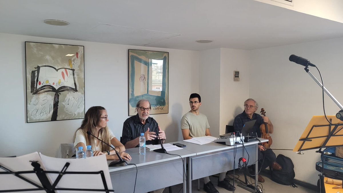 LaberintoAriadn's tweet photo. Imágenes de la presentación del poemario “Montse” de Rosmarí Torrens. Una celebración de la vida y caricia para los sentidos #poesía #literatura #arte #cultura #Barcelona https://t.co/5G85vPlO3Q