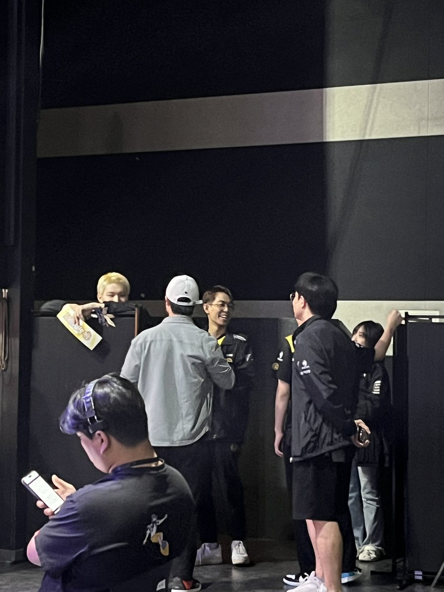 CINDY__sindy's tweet photo. 인수님!! ㅠㅠㅠ 실물은 처음이야 https://t.co/07Yq9QaoiA
