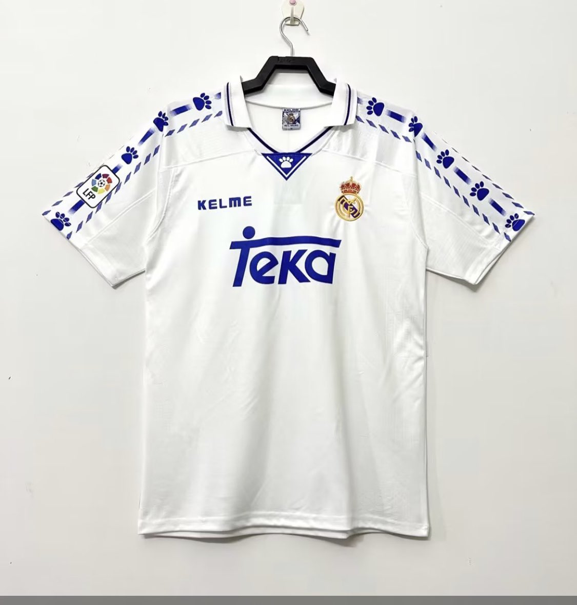 NEKITS4U's tweet image. Real Madrid retro kit £26.99 free postage. DM for more information. 
You can also have any name and number if desired.