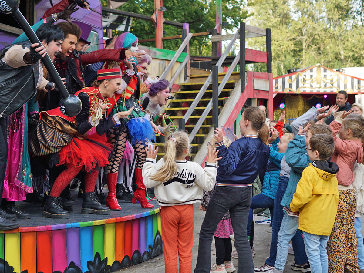 WalibiHolland's tweet photo. Halloween Spooky Days is begonnen! ππ» Daysee heeft al een aantal nieuwe monsters gevonden, maar zoekt er nog veel meer! Ze heeft jouw hulp hard nodig. π https://t.co/JEll7tdqIO #halloweenspookydays #halloween #oktober #walibiholland #daysee https://t.co/7IarjQQ3yJ