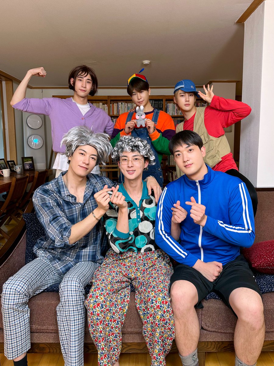 VAV_official's tweet photo. [VAV] 에이팀 선물🎁

Happy Family🏠💕

#VAV #브이에이브이 https://t.co/9OVFPf1M7J