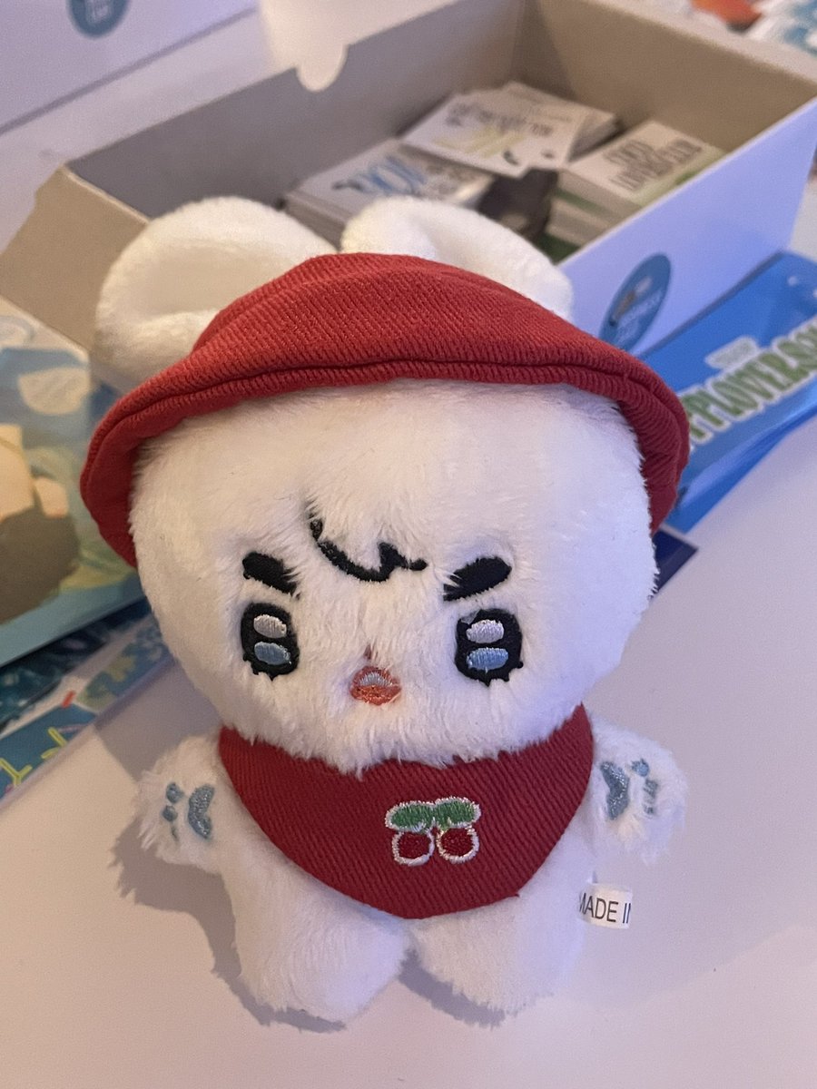 롭따뚜 보관 중입니다
분실하신 분은 dm으로 연락 주세요!