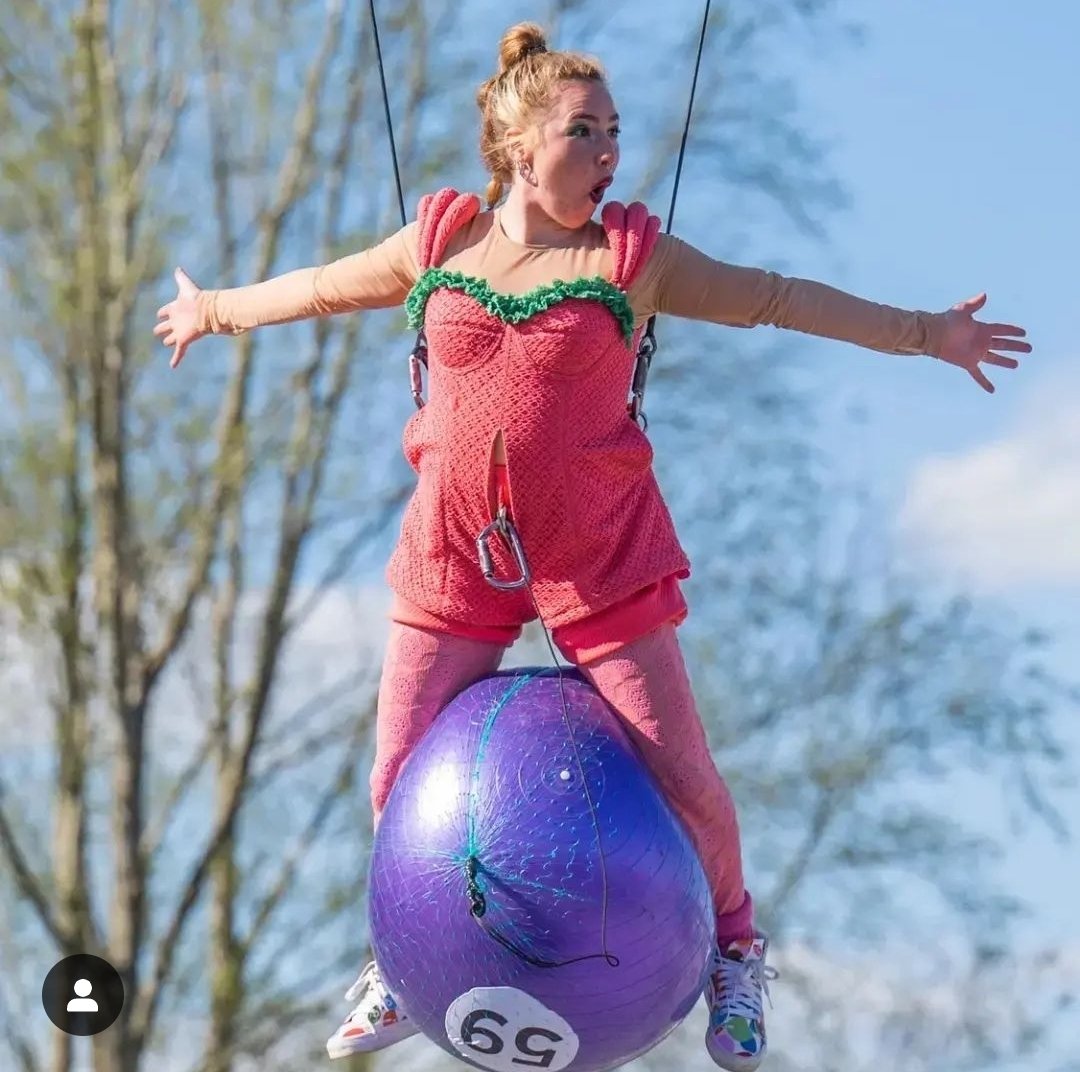 Fidget Feet House! A drive in circus bingo show is at Market Yard, Ballyshannon Sat 7th Oct 1.30pm & 4.30pm Sun 8th Oct 1pm & 4pm Purchase tickets abbeycentre.ie Pay cash at entry #fidgetfeet25 #House #ballyshannon #donegal #circus #bingo #aerialdance #whatson