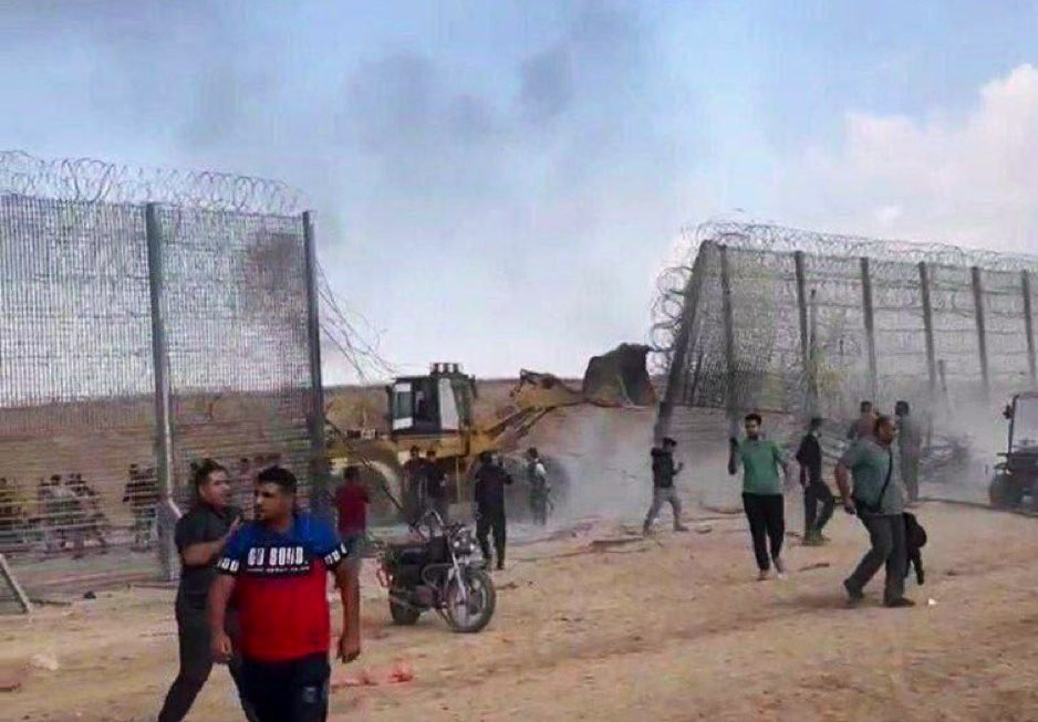 ytirawi's tweet photo. Palestinian bulldozers are demolishing the smart-technology barrier at the Gaza border. https://t.co/nQABRbBKfQ