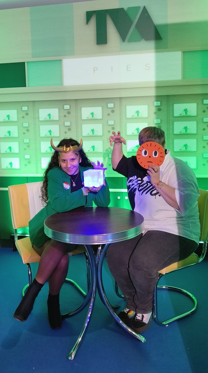 Gamepatry's tweet photo. Gracias a @DisneyPlusES por el concurso y la entrada al pase exclusivo de #LokiS2 

Fue una experiencia increíble ver los dos primeros capítulos. Nos dieron palomitas, agua y nuggets de McDonalds gratis! Estaba todo organizado de 10, Fotocall incluido. Y los cosplayers GENIALES. https://t.co/IEE0gOKyyi