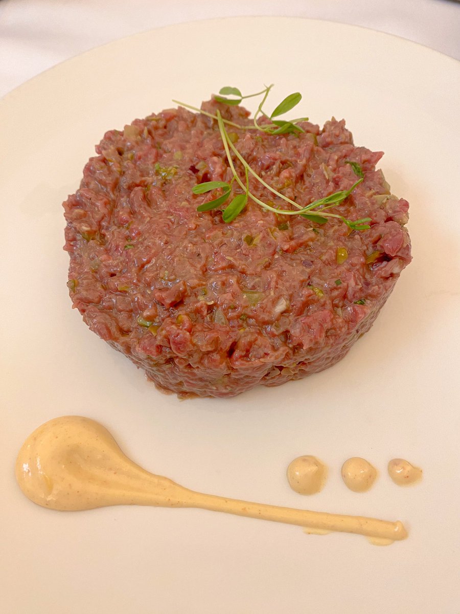 corviniano's tweet photo. 🍽 Restaurante El Coto de Antonio - Santa Cruz de Tenerife - @elcotodeantoniosc 

👩‍🍳 Maria del Rosario Peón @lacocinadechary 
👨‍💼 Jefe de Sala - Bruno Negrín 

➡️ Steak tartar. 🔝🔝🔝

#fotogastronomica #fotografiagastronomica #gastronomia #foodphotography #restaurantestenerife https://t.co/Uhm9Zoh21N