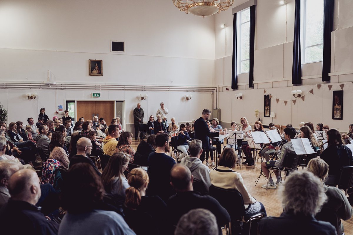 NewPathsMusic's tweet photo. The young musicians worked so hard all day, &amp; finished by playing fantastically to a capacity crowd of families, supporters, &amp; festivalgoers. Thank you to the Hub staff for their work year-round nurturing young people in the area, &amp; to everyone involved for a wonderful day. (2/2) https://t.co/FPLKN1UUfY