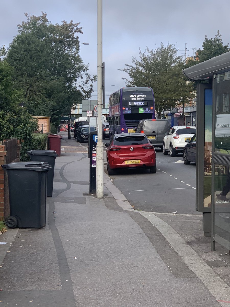 Three sets of traffic lights under the Reading West bridge now!
Thames Water have joined the party.
Massive queues.
