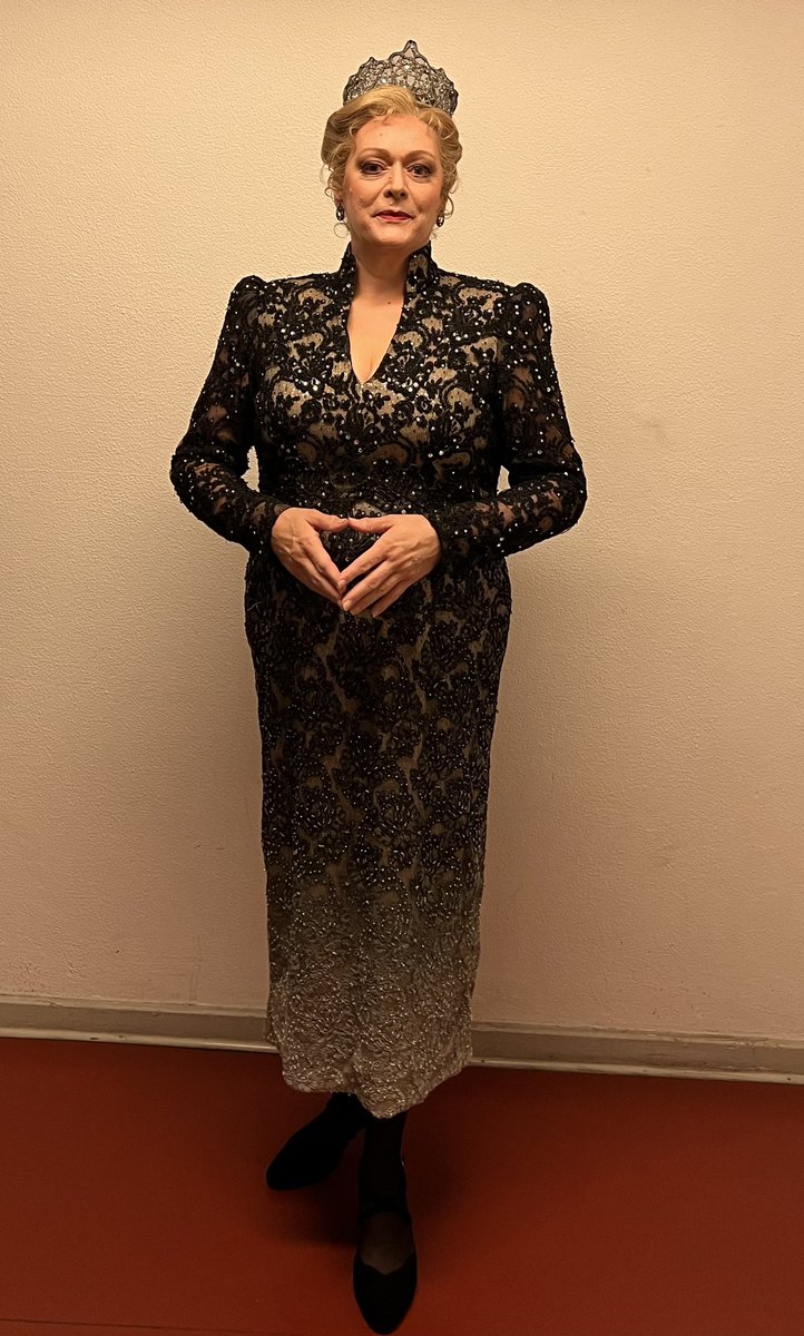 Catherine Foster (@cfostersoprano) on Twitter photo #Turandot last night <a href="/staatsoperHH/">Staatsoper Hamburg</a> and tonight <a href="/deutsche_oper/">Deutsche Oper Berlin</a> two powerful portrayals .. two completely different looks. #Turandot last night <a href="/staatsoperHH/">Staatsoper Hamburg</a> and tonight <a href="/deutsche_oper/">Deutsche Oper Berlin</a> two powerful portrayals .. two completely different looks.
