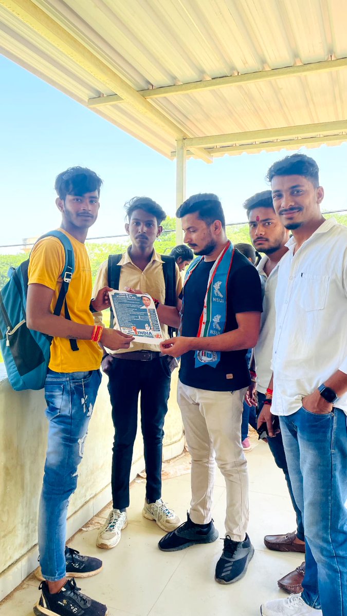 AbhayParouha_'s tweet photo. NSUI प्रदेश अध्यक्ष आशुतोष चौकसे जी के निर्देश अनुसार NSUI कटनी द्वारा तिलक कॉलेज में पहुंच कर एनएसयूआई द्वारा चलाए जा रहे (फर्स्ट वोट फॉर कांग्रेस) कैंपेन की शुरुआत की एवं छात्र-छात्राओं को कांग्रेस सरकार द्वारा किए गए कार्यों के बारे में बताया!
#Firstvoteforcongress https://t.co/ScALojvRAz