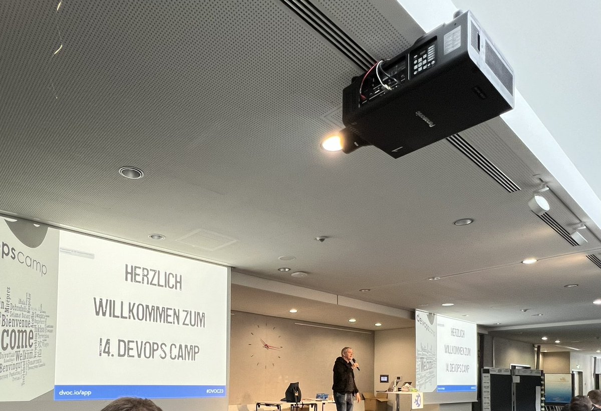 dnsmichi's tweet image. 14. #devopscamp kickoff 

Thanks to all sponsors 🔥