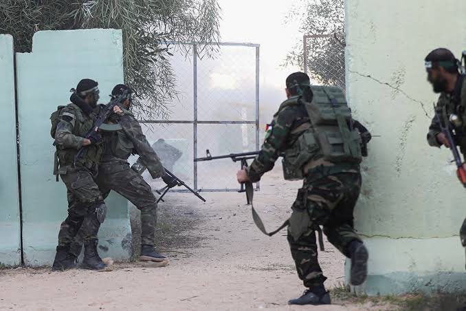 اللهم سدد خطاهم اللهم مكنهم بقوتك يارب العالمين فأنهم أهل حق وانهم يدافعوا عن ارضهم ووطنهم 
#طوفان_الاقصي