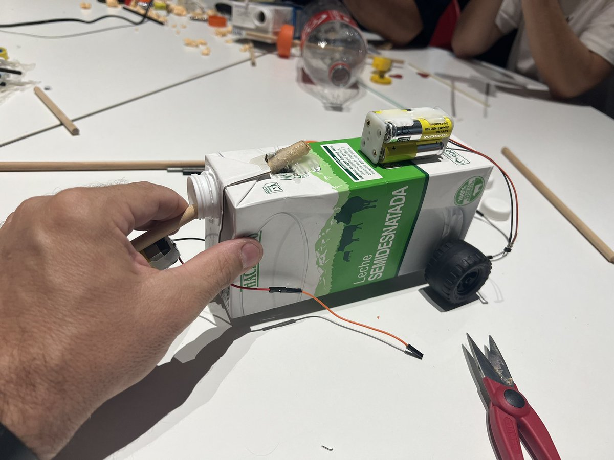 pepegragera's tweet image. Esto solo puedes hacerlo en la #OSHWDem2023