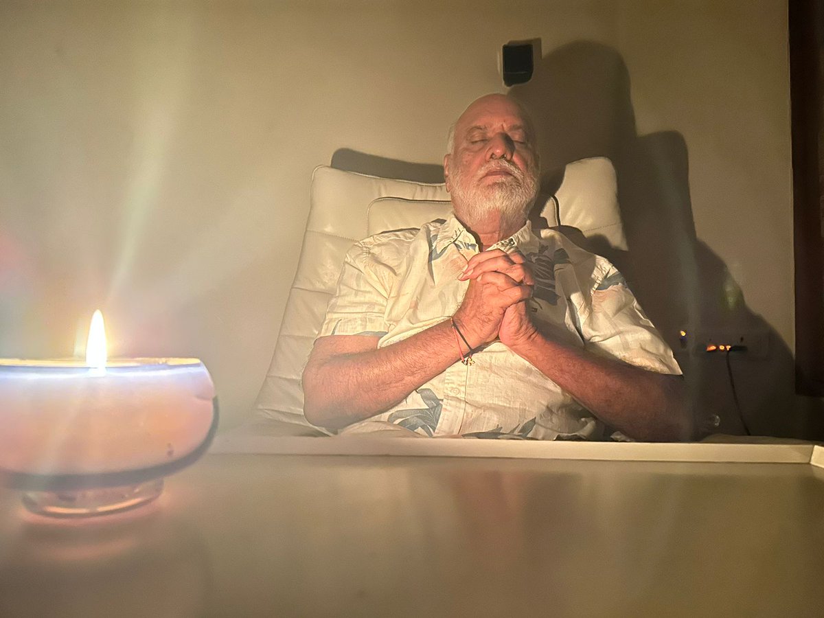 Ragavendraraoba's tweet photo. ఆంధ్ర రాష్ట్రం అందకారం లో ఉంది.. చంద్రుడు రావాలి వెలుగు తేవాలి. https://t.co/RLx9jMOuDO