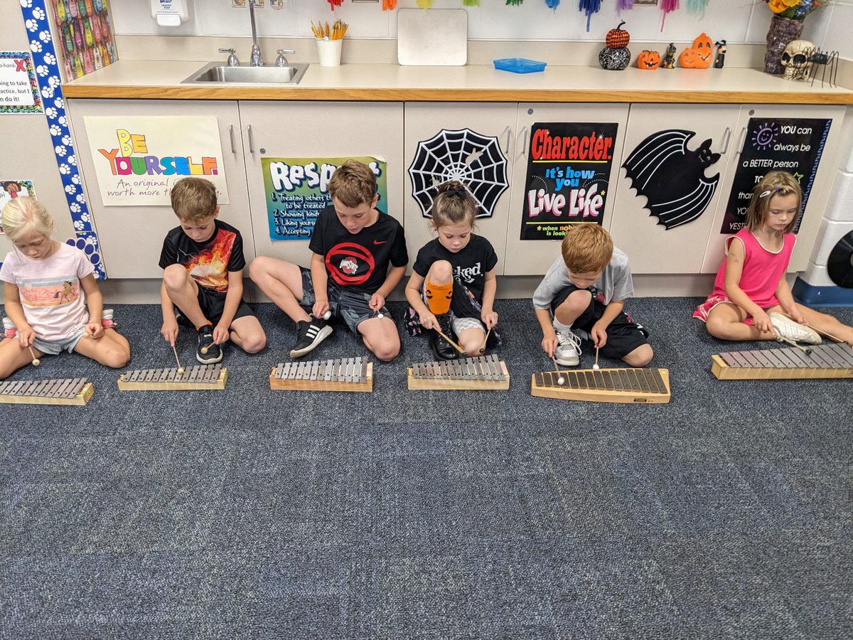 "Ice skating" ⛸️ &amp; playing instruments to music in a meter of 3 make for a great week in 2nd grade music! <a href="/WayneThomasscho/">Wayne Thomas School</a> <a href="/love2ndgrd/">Karen Elman</a> <a href="/MsMcDonald0/">Mollie McDonald</a> <a href="/SraEdelson/">Gambol Edelson</a> #wt112 #112leads #wtrising #d112teachers