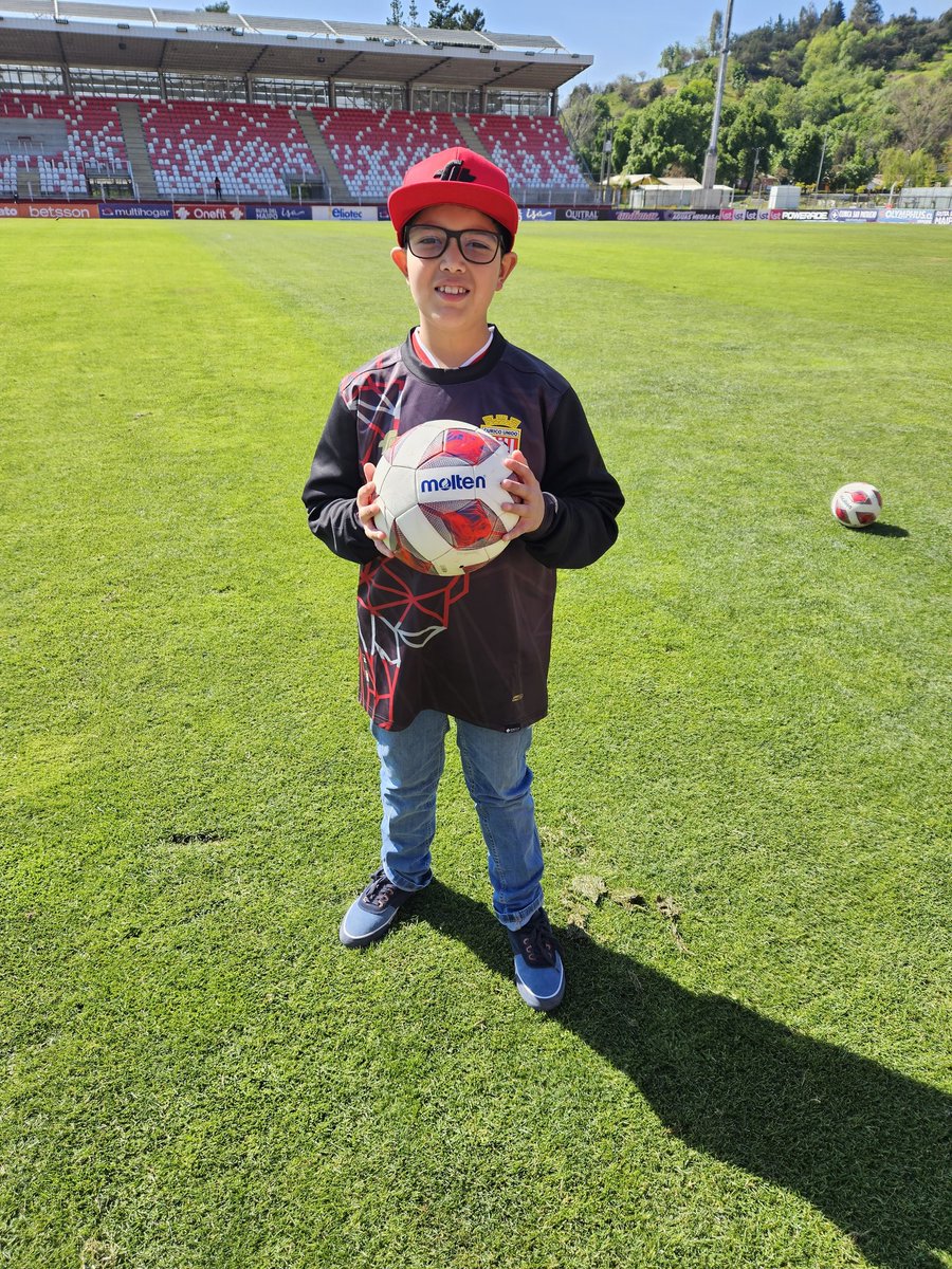 Elecarosg's tweet photo. En su llegada al estadio ⚪️🔴⚽️ https://t.co/d8VJwlR2tP