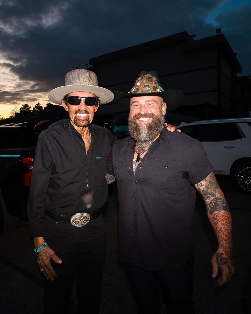 therichardpetty's tweet photo. Hat swapping with @zacbrownband 

Zac brought along a diecast on tour that he has had since he was a kid for The King to sign. https://t.co/eAvQcPHRgS